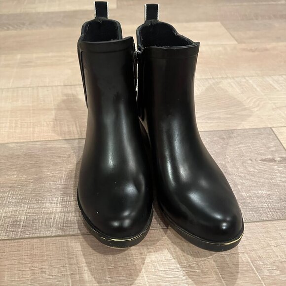 LUCKY BRAND WOMENS SIZE 7 BLACK RUBBER BOOTS - Picture 2 of 8